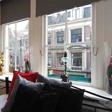 Bed and breakfast Vibrant And Central Reguliers
